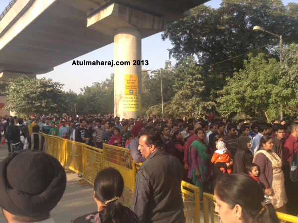 Long queue at gate 10 of Pragati Maidan. Courtesy: Atulmaharaj.com