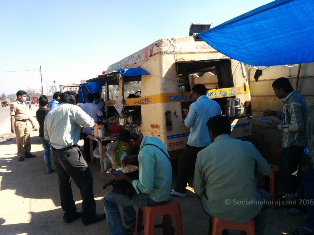 Vaishnavi Tiffins and Food center. Food Trucks in India - We need more of these.