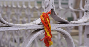 Thread of faith - Mannat at Dewa Sharif Dargah