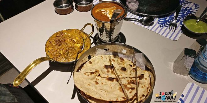 Dal Makhni, Kadhai Paneer and Roti. My Dinner at Veg Tokri
