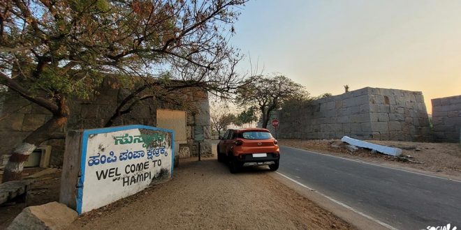 Driving through the town of Hampi - Hyderabad to Hampi road trip